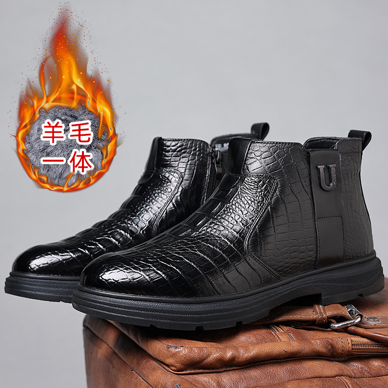In the winter, he'll be a hotter snow boots, and he'll be wearing cotton shoes.