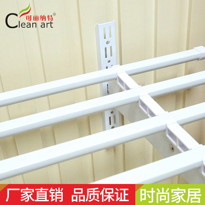 Phòng tắm có thể được lấy ra khỏi nhà khách sạn với khăn tắm và thép không gỉ để lấy từ ban công để phân phát từ nhà máy.