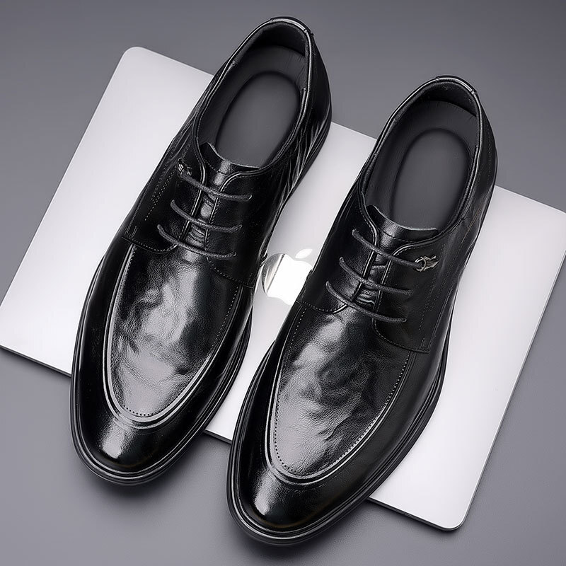 Hand-grained shoesman, 2024.