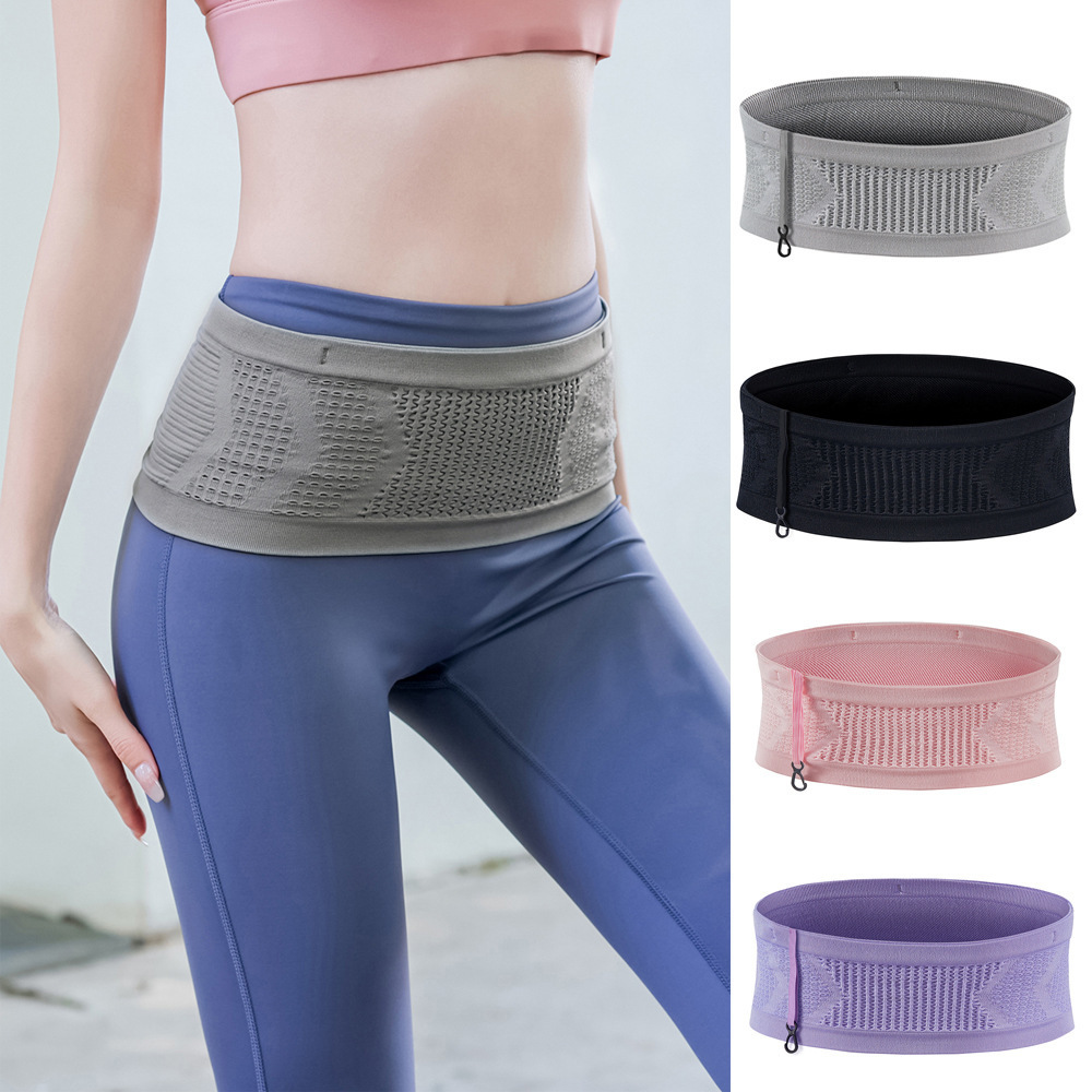 Những môn thể thao cùng với dây nịt thể dục, túi yoga đẫm mồ hôi, thắt lưng, thắt lưng.