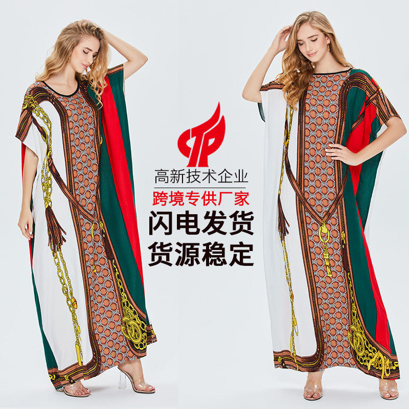 Cô Hồi giáo thời trang của người Hồi giáo ăn mặc vụng về, phụ nữ Trung Đông mặc váy dài bên kia biên giới.