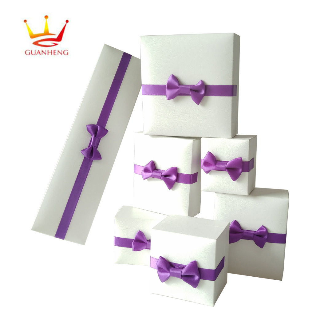 Customize the jewelry box for the butterfly ribbon box, the necklace box, the necklace box, the jewelry box.