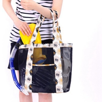 The Korean net bag, the new shopping travel kit, a one-capable beach bag and a handbag.