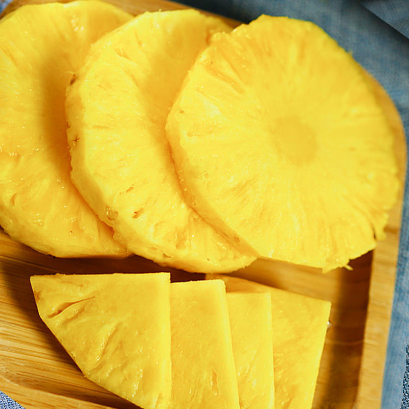 Yunnan's real milk pineapple hand tore pineapple freshly sweet as a first-time pregnant woman can eat a tree.