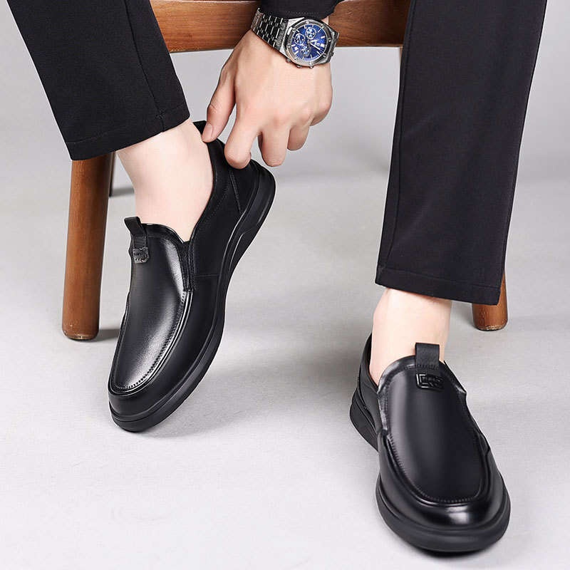 New head-covered bullskin man's shoes, business-receiving man's shoes.