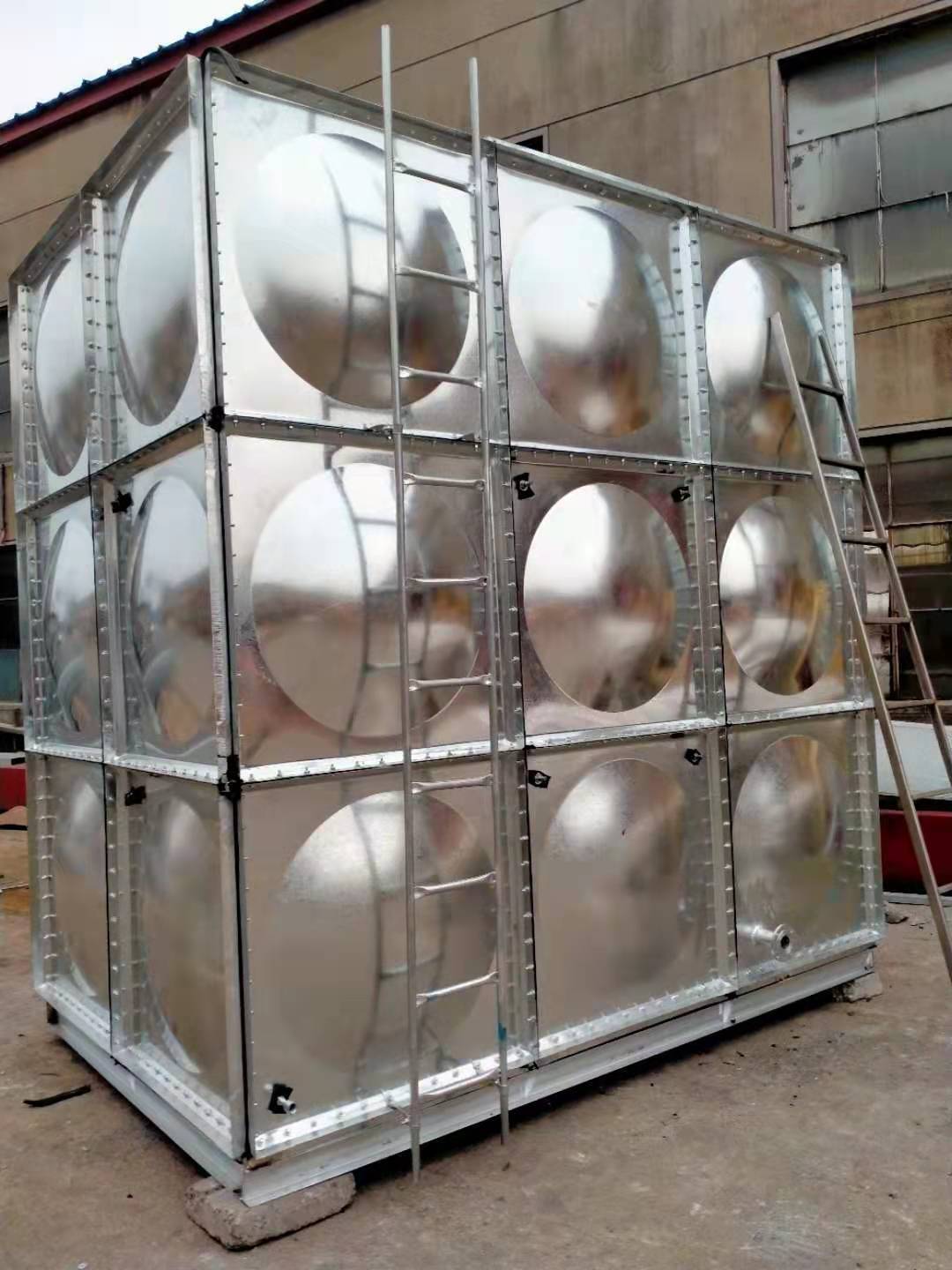 The stainless steel tank, 304 stainless steel storage tank, solar hot tank custom stainless steel tank.