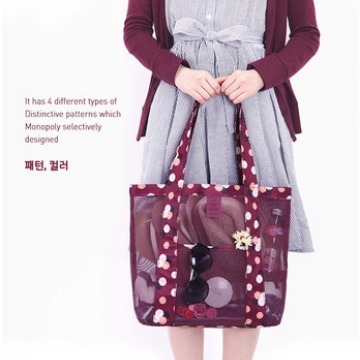 The Korean net bag, the new shopping travel kit, a one-capable beach bag and a handbag.