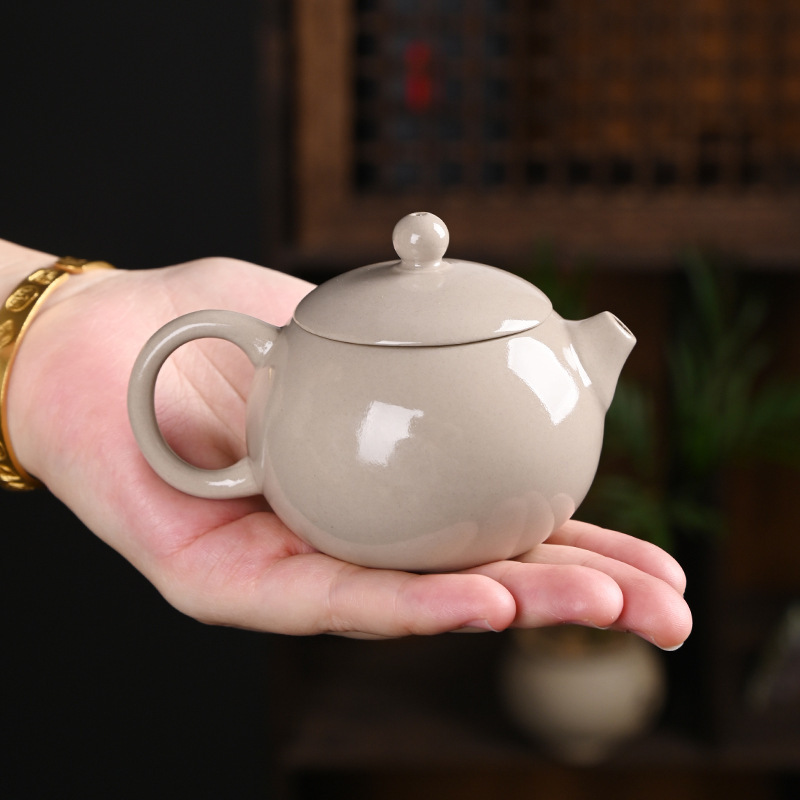 A teapot with a tea pot of grasswood ash tea and tea with a retrograde handmade pot of ceramics.