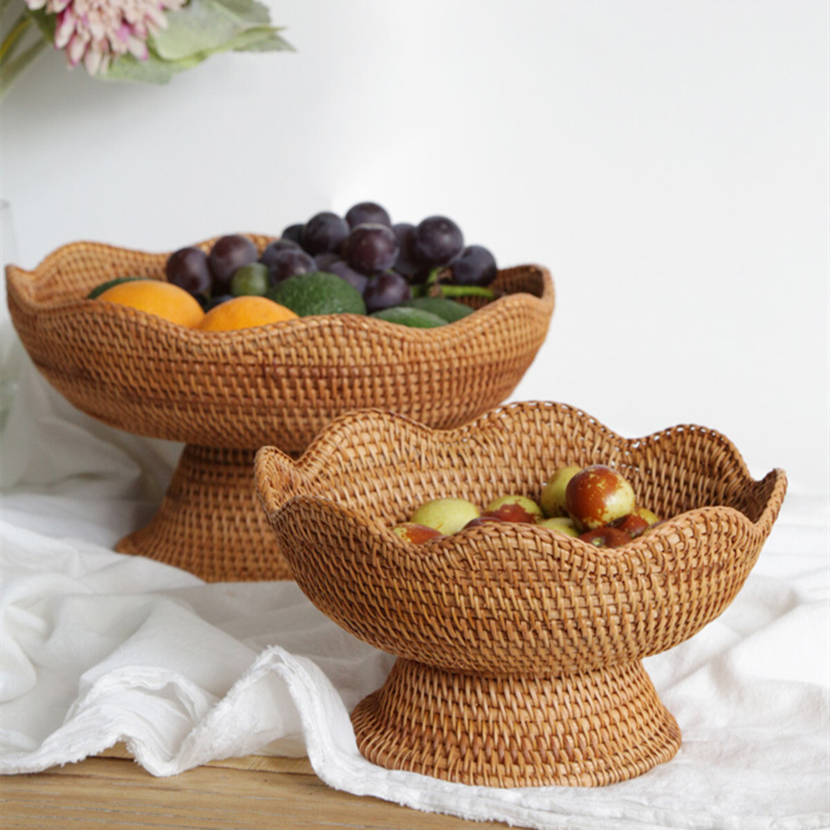 Three set of fruit baskets for a basket of bamboo and sweet snacks for the family in Viet Nam
