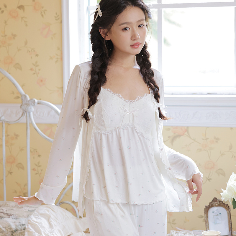 Ba bộ váy mùa xuân và bộ váy dài vui vẻ của phụ nữ mùa thu với áo ngực trên đồ ngủ của Modale.