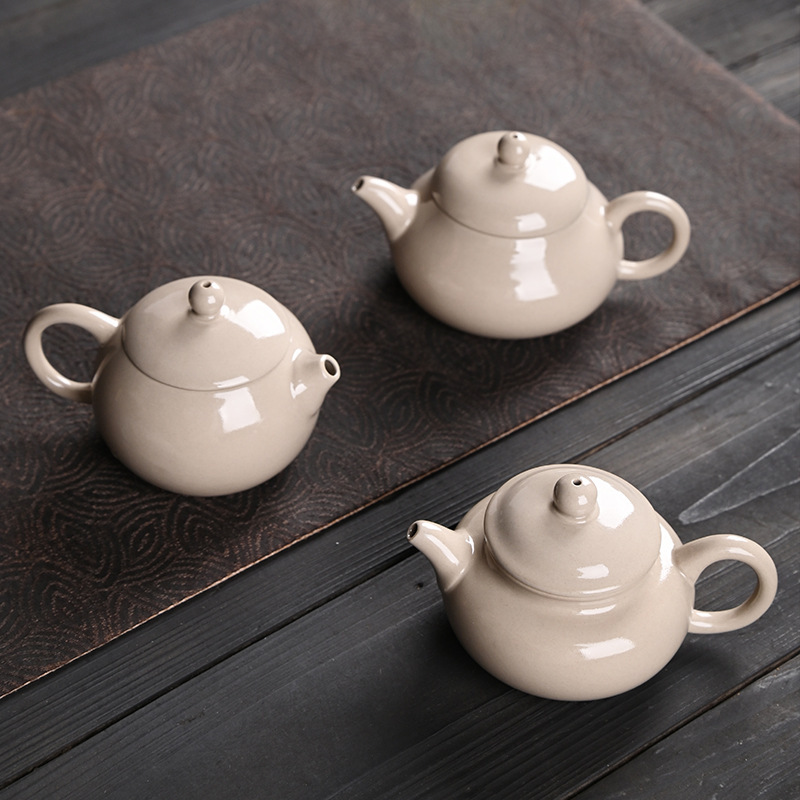 A teapot with a tea pot of grasswood ash tea and tea with a retrograde handmade pot of ceramics.