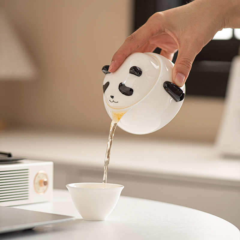 National tide panda hand-held tea kit with a pot of three cups of dry bubbles.