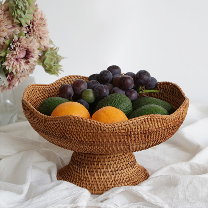 Three set of fruit baskets for a basket of bamboo and sweet snacks for the family in Viet Nam