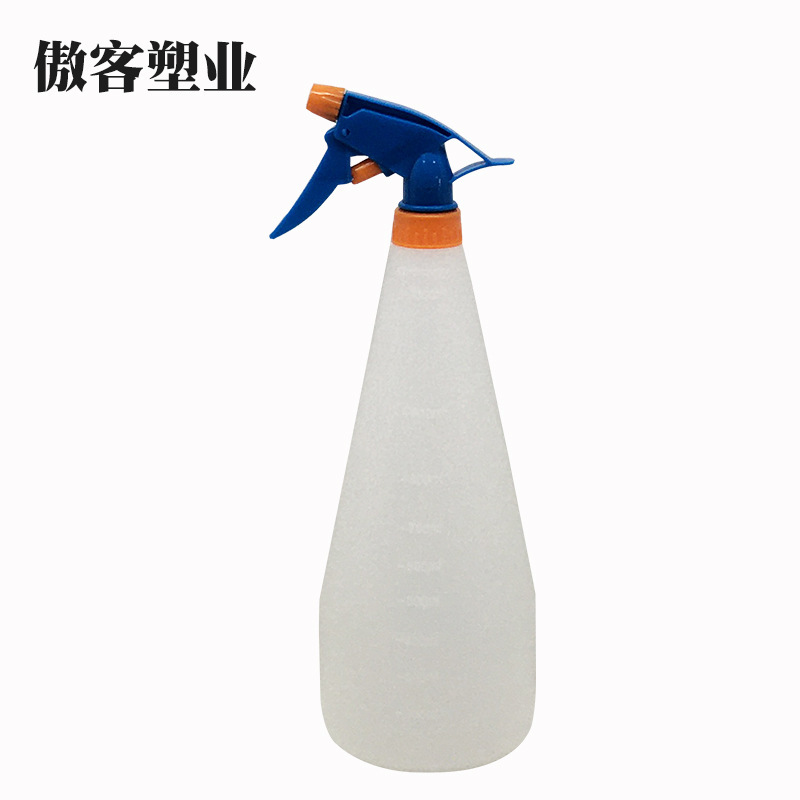 Một chai bia nhỏ để lau chùi.