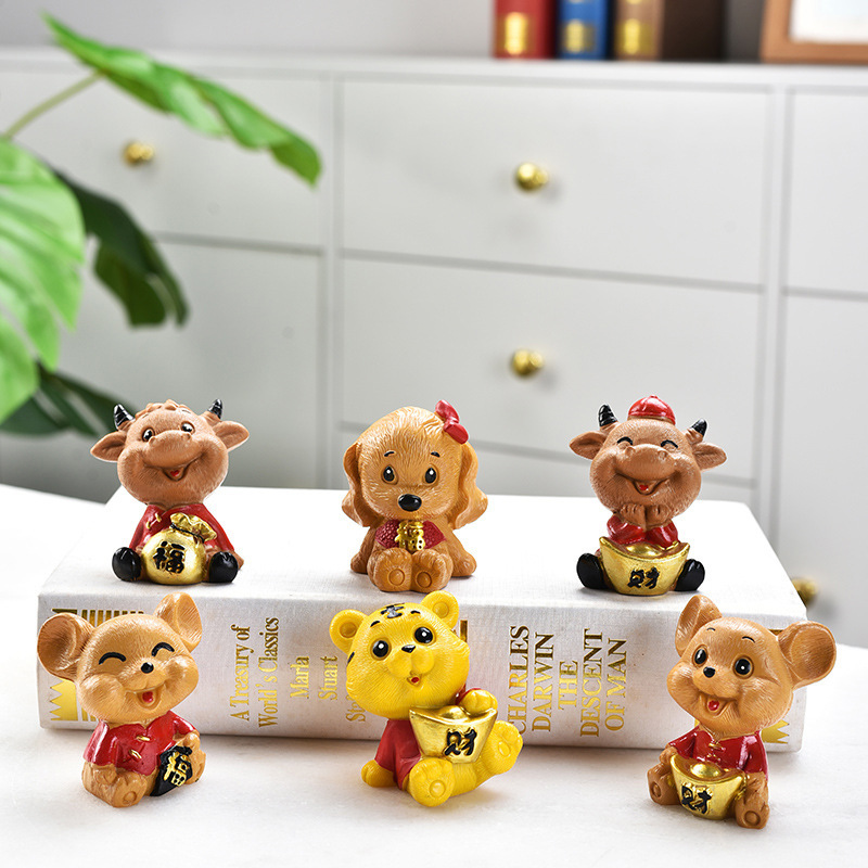 A Chinese cute, rich mouse with a happy dog and a rich, rich mouse with a gift set.