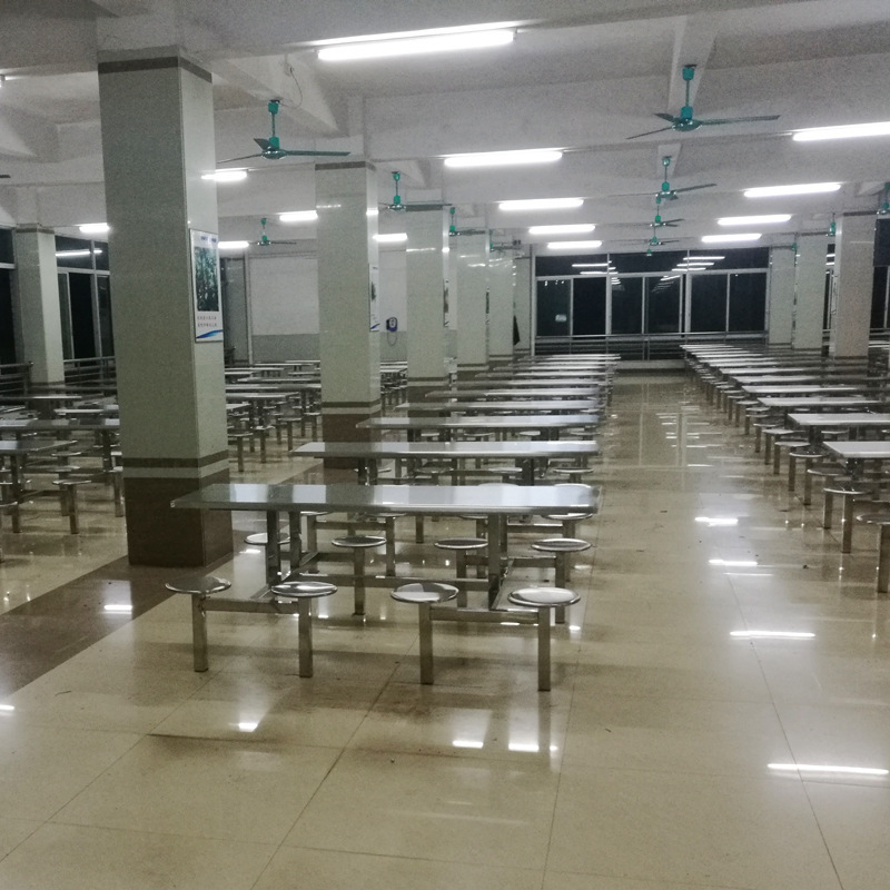 The factory's stainless steel table with the dining hall table and the round table with the stainless steel table.