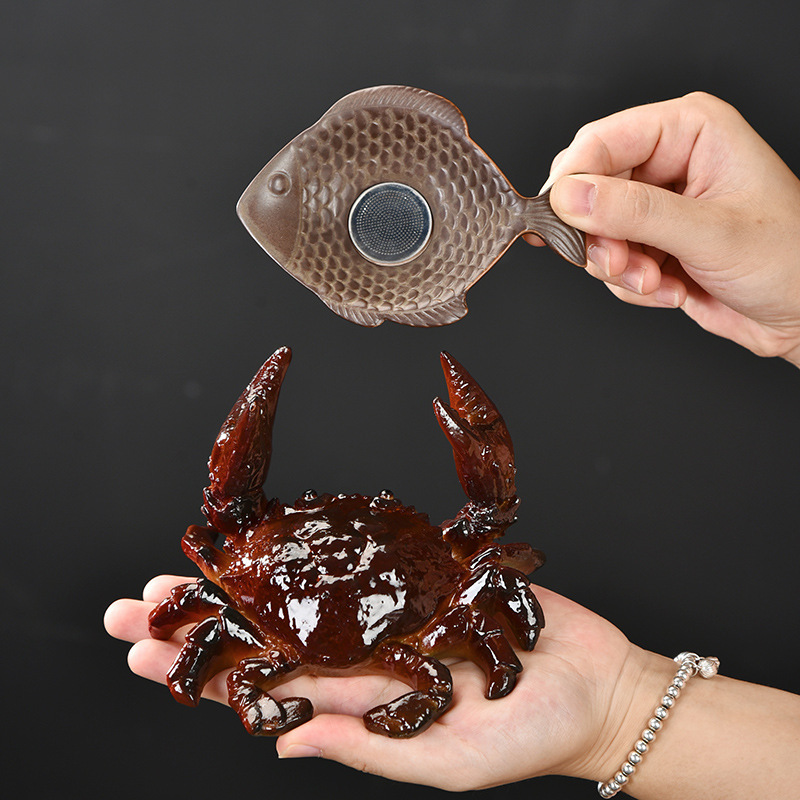 Tea ploughing, multi-purpose coloured crabs creatively develop a tea platter table