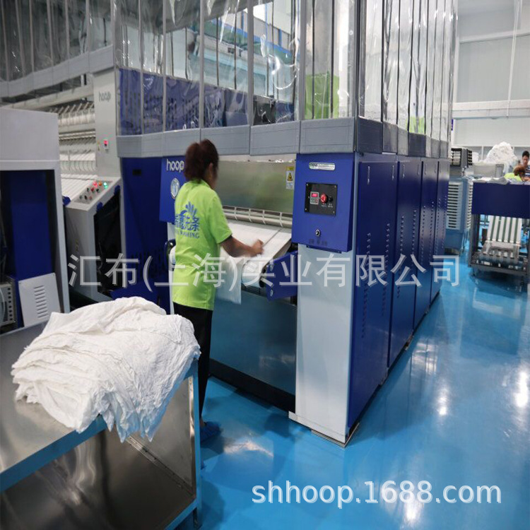 Giường của bệnh viện khách sạn khách sạn khách sạn khách sạn gối được cung cấp với thiết bị ủi gối