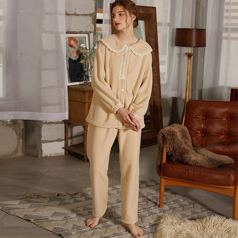 Người phụ nữ mới, ấm áp, hai mặt bằng nhung trong trang phục nhà có thể mặc búp bê pyjama để mở áo.