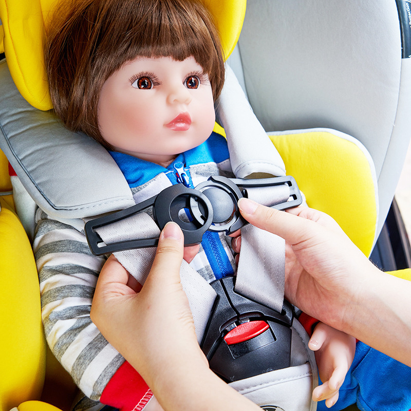 The car's child seating fittings are locked in a lock-tip adjuster.