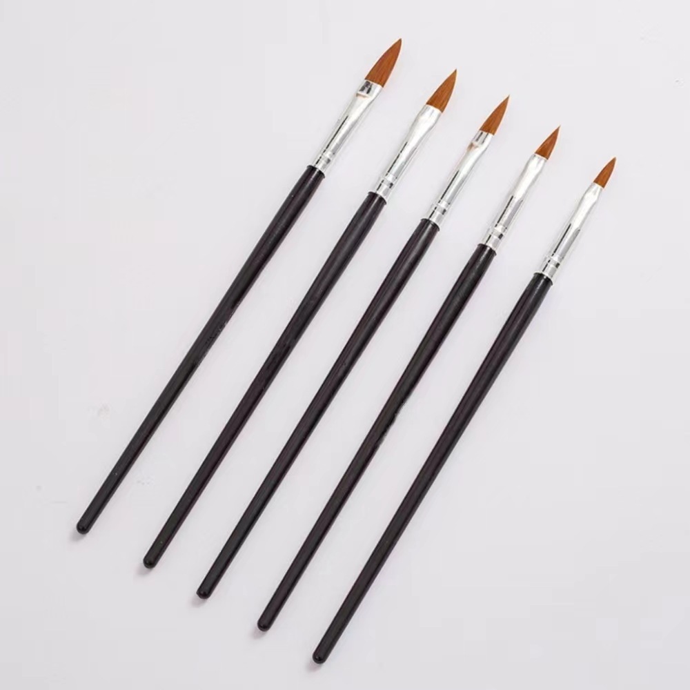 The manufacturer brushes five black plastic caps with pens and pens across the border.