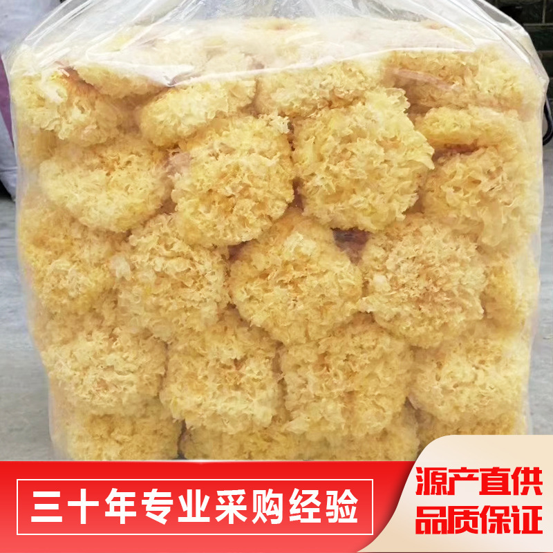 Đó là một cái tai bạc.