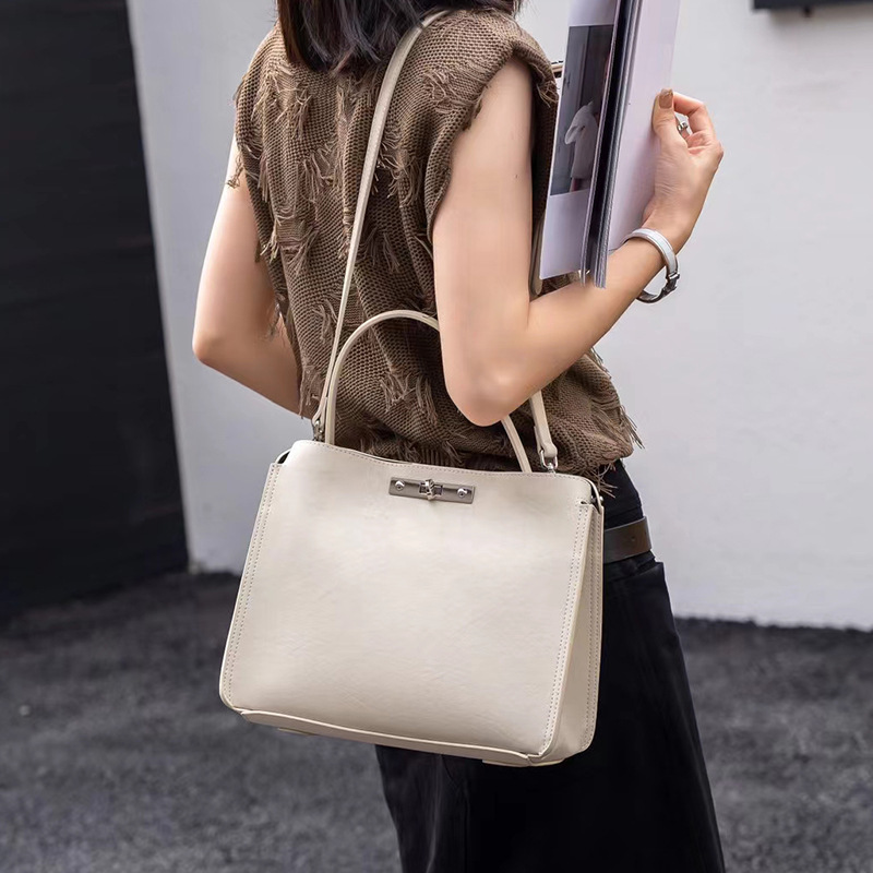 2024 new leather bag, handbags, handbags, handbags, shoulder-to-shoulder tweezer bags.