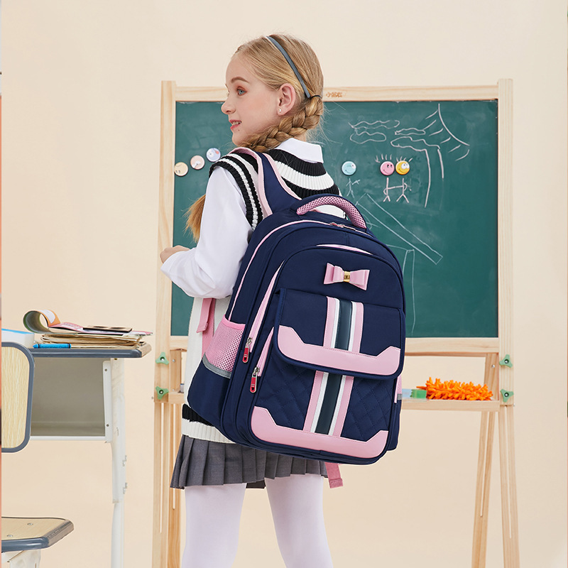 New-super-patcher uppack for girl with a person's play of the chool.