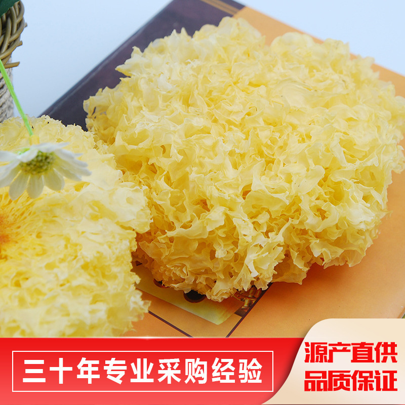 Đó là một cái tai bạc.