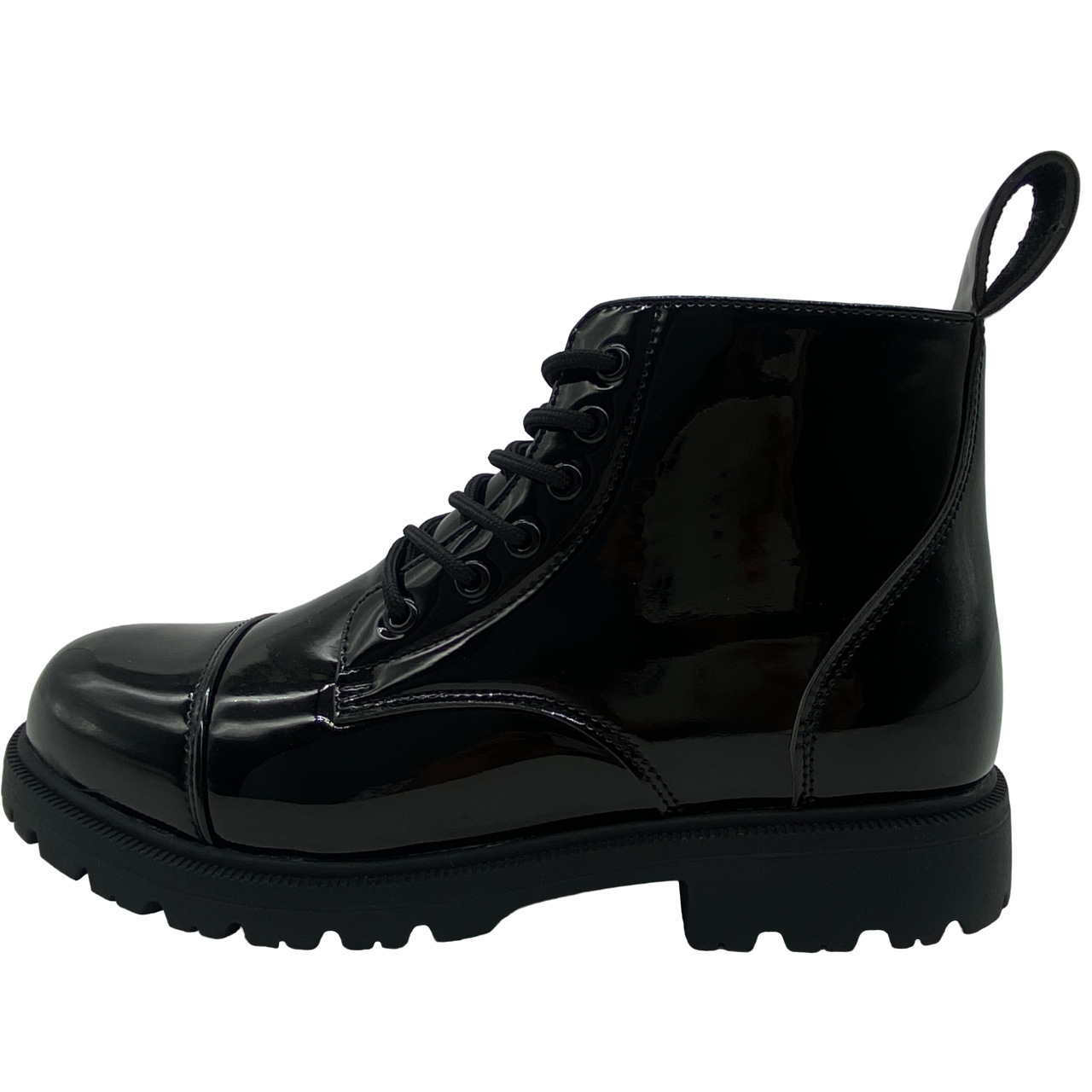 Tùy chỉnh vòng tròn của Martin Boots Man với một người Anh da đen với một chiếc xe đạp nóng kiểu Hàn Quốc.