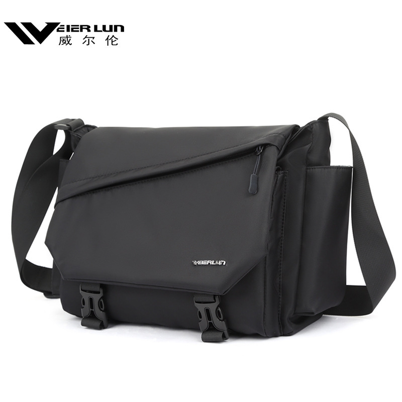 Mr. Willan's slant-bags, in the windworks, a leisure-time male bag with a large capacity package.