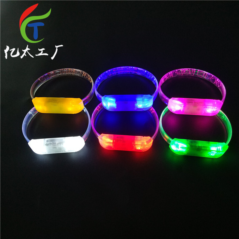 Quảng cáo hình vuông TPU tỏa sáng vòng, tiếng nói rung băng tay, nhà điêu khắc.