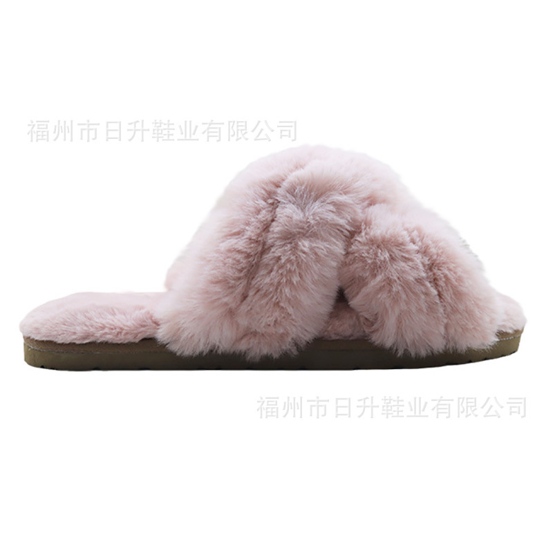 Tiệm tạp hóa mùa thu và quán Rabbit's Cuffy Crossing với đôi giày trượt chân nhẹ của Toes-Low-Warm.