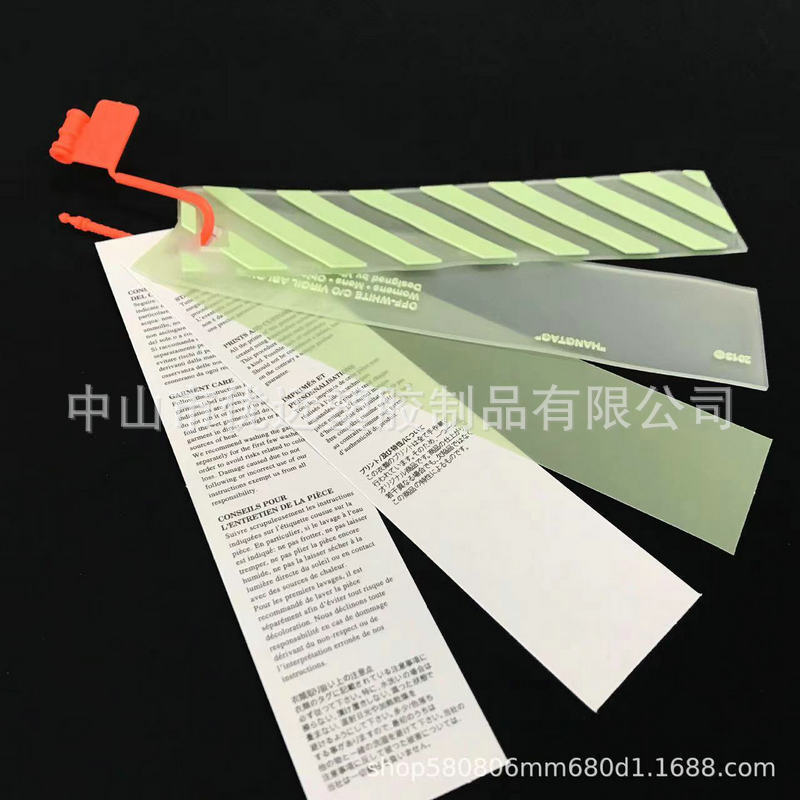 PVC軟膠滴塑標牌制定服裝膠章LOGO設計OFFWHITE透明夜光吊牌商標