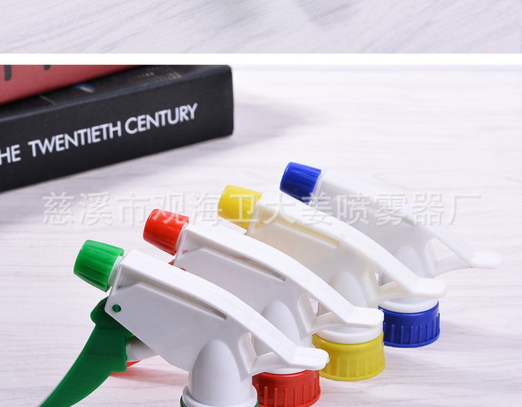Thiết bị phun trực tiếp đã được phun nước bởi bình phun của nhà máy.