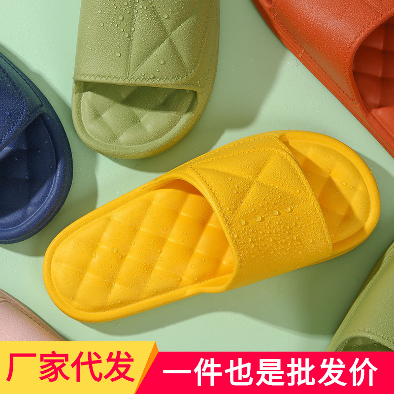Nhà của cô gái nhà báo mùa hè đang đạp lên cứt với một cái đáy dày.