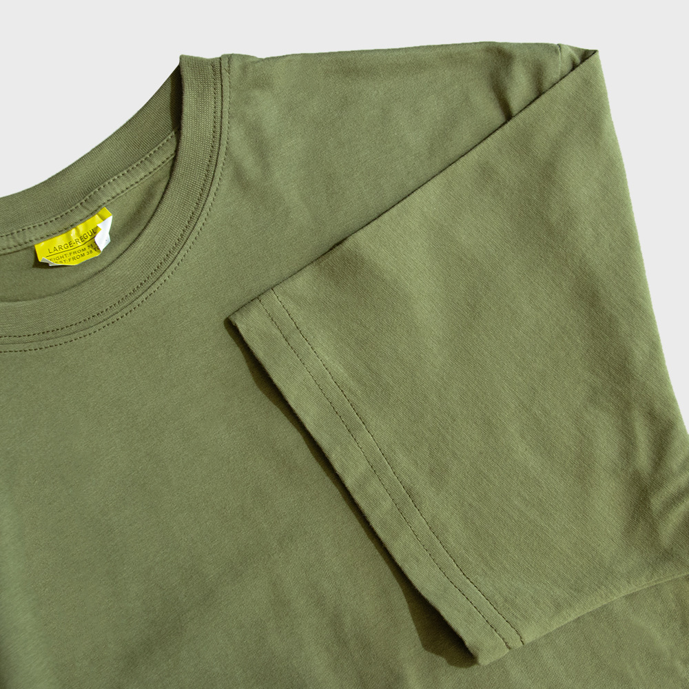 Fronter-coloured short sleeve T-shirts.