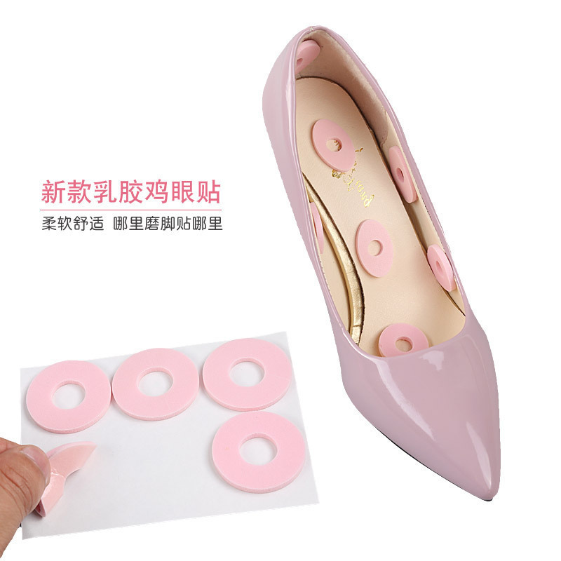 Nhà máy đã mọc lên đôi mắt của cái kén cũ và trượt chúng với sự bảo vệ đau đớn.
