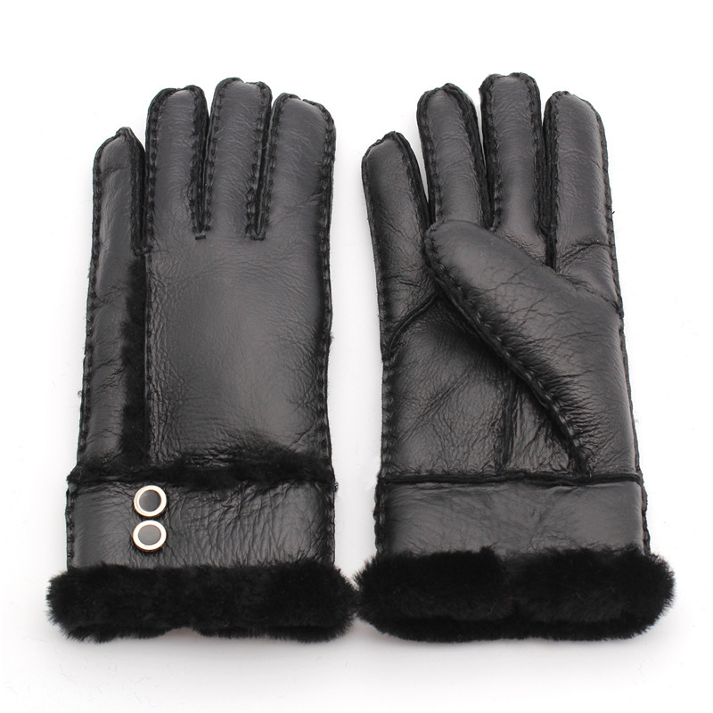 The Amazon sells a tweedy, double-buttoned female gloves for a warm-and-wind ride in the autumn and winter.