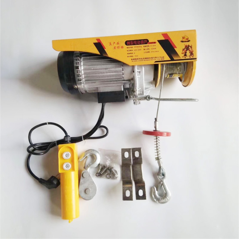 Những con ốc sên điện nhỏ dùng vỏ tàu, và cần cẩu nâng vỏ sò lên.