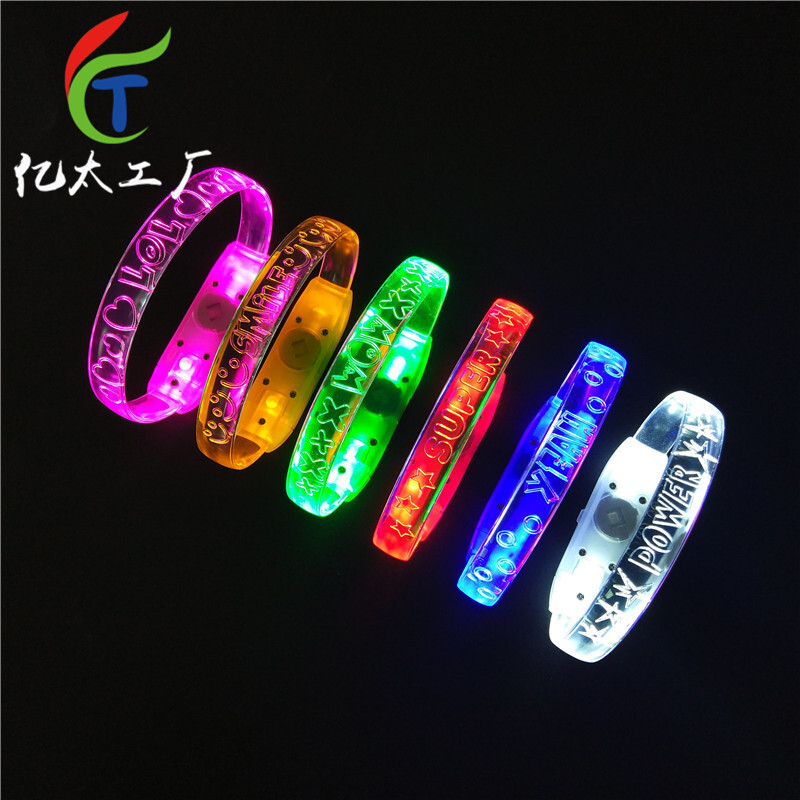 Quảng cáo hình vuông TPU tỏa sáng vòng, tiếng nói rung băng tay, nhà điêu khắc.