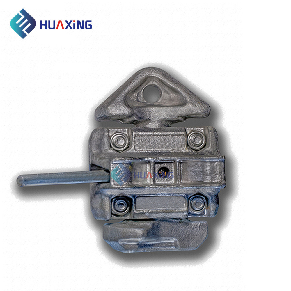 Container binding, center lock, mid-sea container lock, container twist, semi-automatic lock.