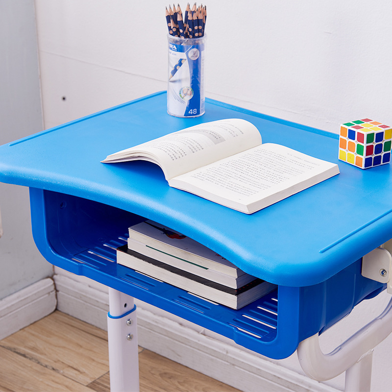 The new owner tied the school table to the primary and secondary students' desk, and the children's desk went up and down.