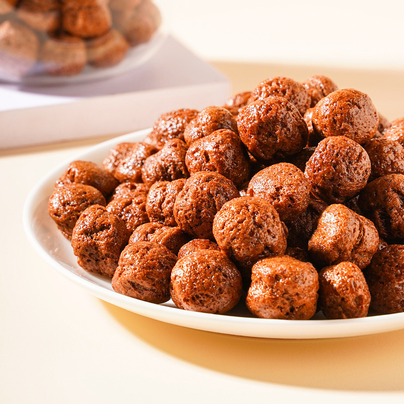 Low-fat cocoa honeyball ready-to-eat cereal breakfast, zero-fat cereals, cocoa balls, chocolate snacks.