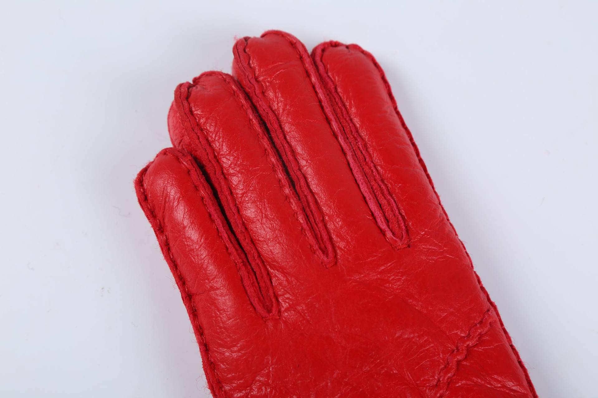 The new cross-border winter lady, the one-of-a-shea-skin gloves, keeps the gloves warm.