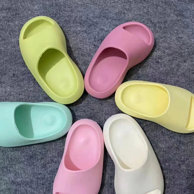 ♪ ♪ Một đứa trẻ sàn nhà mềm mại ♪