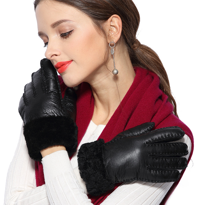 Amazon sells a leather-covered, bare-backed female glove for the outdoors of autumn and winter.