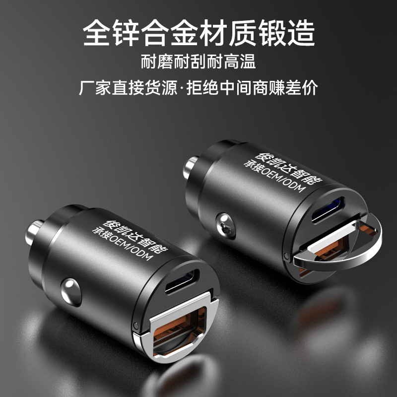 Một chiếc xe tải chở siêu nhanh chứa đầy kim loại chứa đầy một bộ cắm chuyển đổi xe nhỏ.