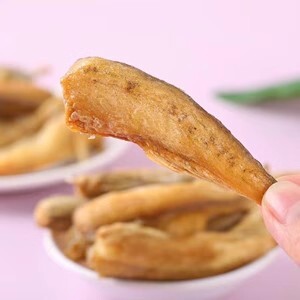 Một gia đình, một tiệm bán bơ, một món ăn nhẹ đỏ và lành mạnh của một phụ nữ mang thai, đầy cá.