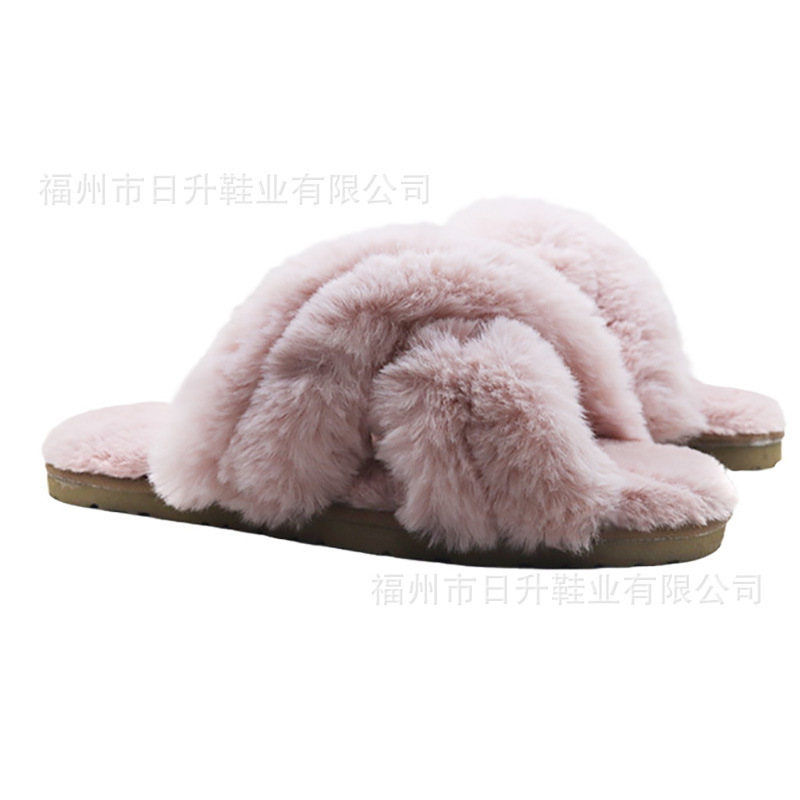 Tiệm tạp hóa mùa thu và quán Rabbit's Cuffy Crossing với đôi giày trượt chân nhẹ của Toes-Low-Warm.